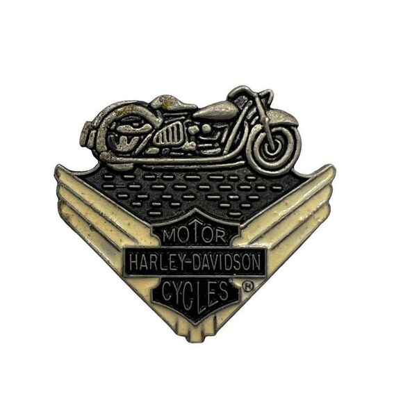Harley Davidson 2004 Motorcycles Shield Collectible Pin Badge V Twin 3 D Biker - Picture 1 of 4
